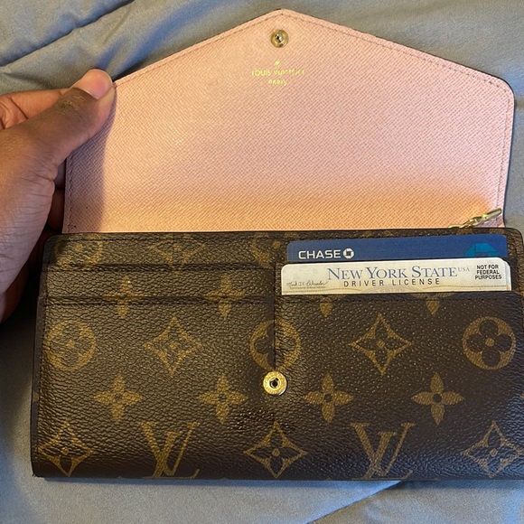 Louis Vuitton Sarah Wallet - Picture 4 of 5